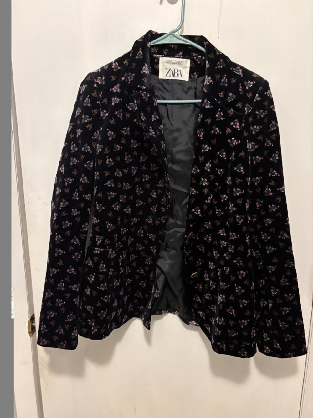 Zara Womens SZ Medium Black Velvet Jacket w/ Floral Design Pockets Gold Buttons